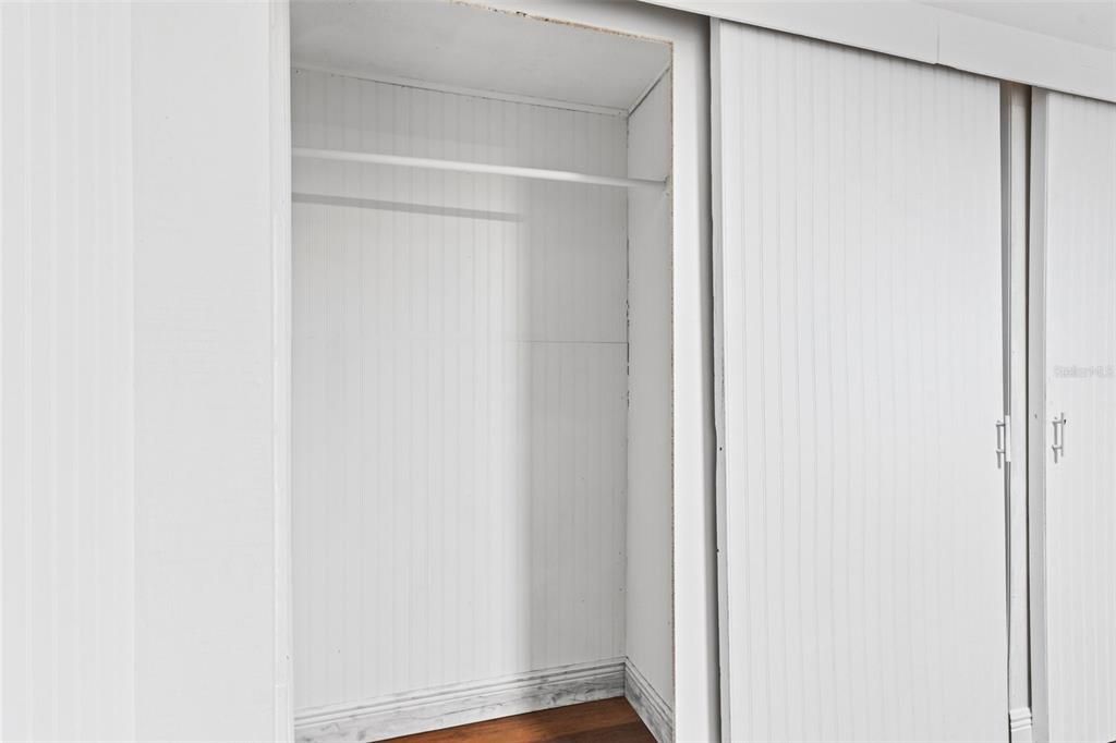 For Rent: $1,300 (3 beds, 1 baths, 700 Square Feet)