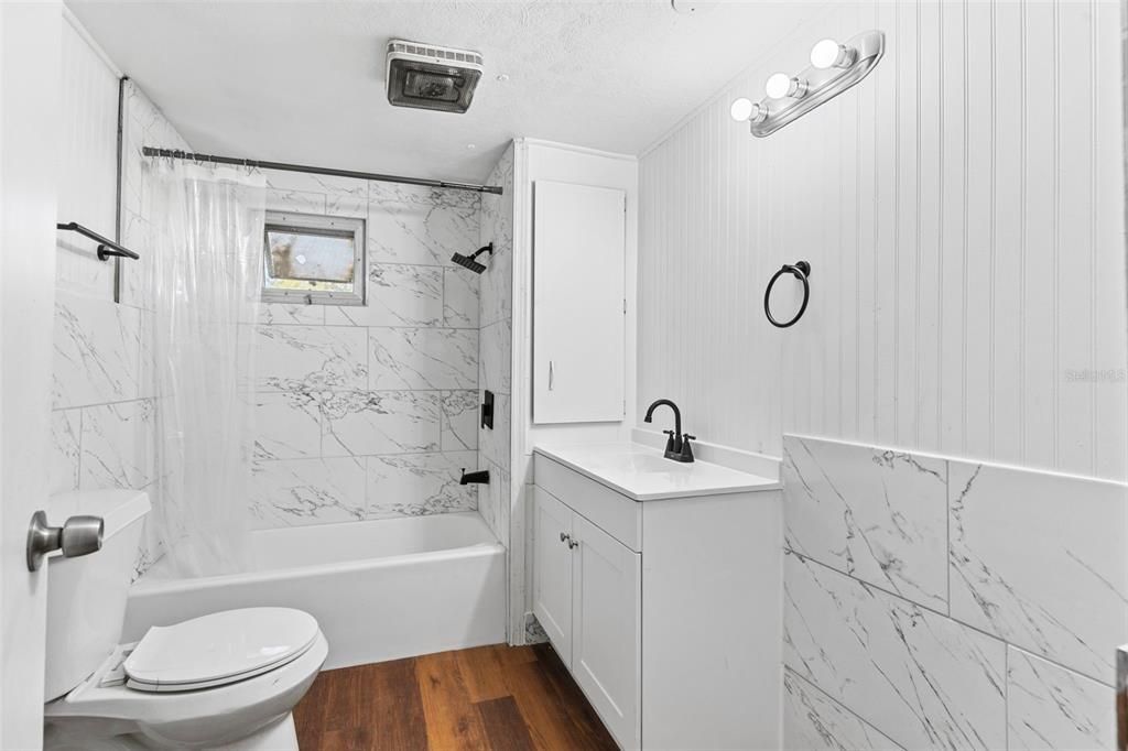 For Rent: $1,300 (3 beds, 1 baths, 700 Square Feet)