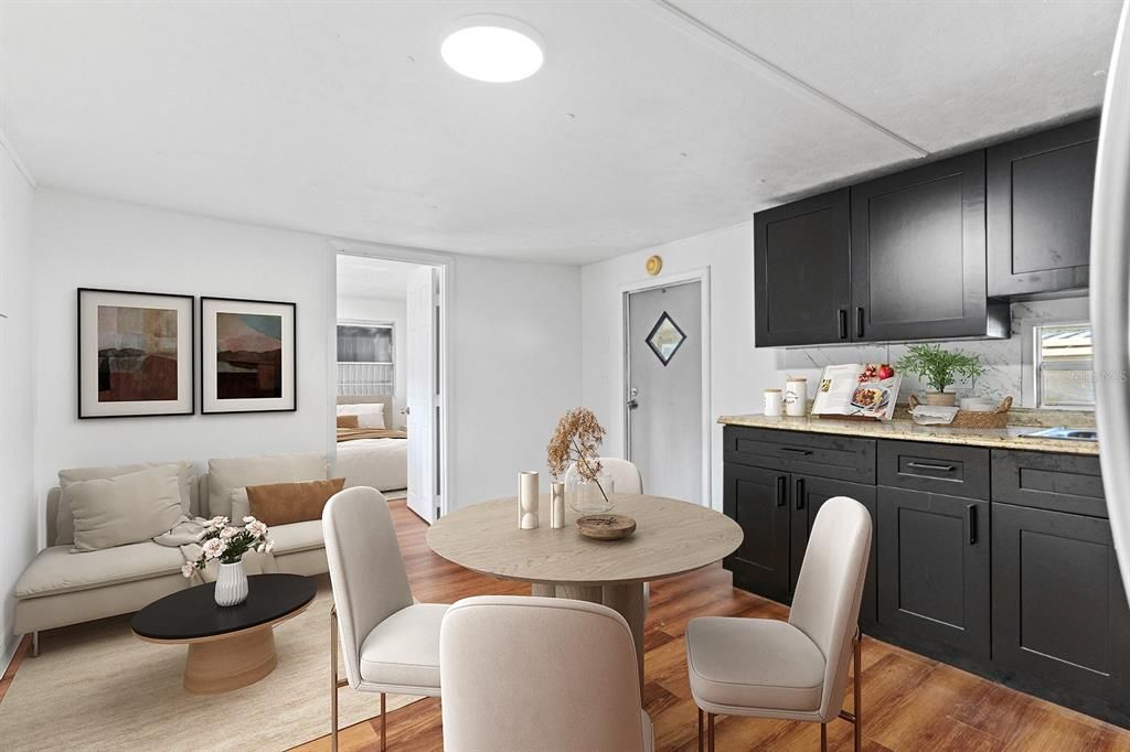 For Rent: $1,300 (3 beds, 1 baths, 700 Square Feet)