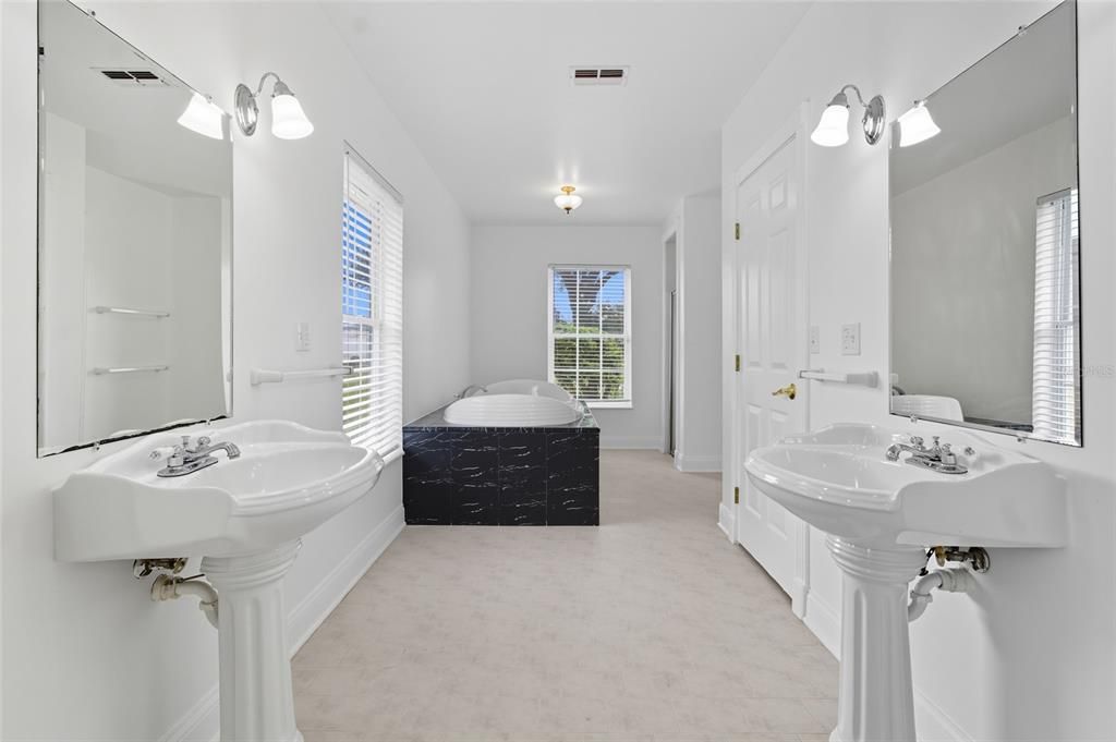 Active With Contract: $365,000 (3 beds, 2 baths, 2288 Square Feet)