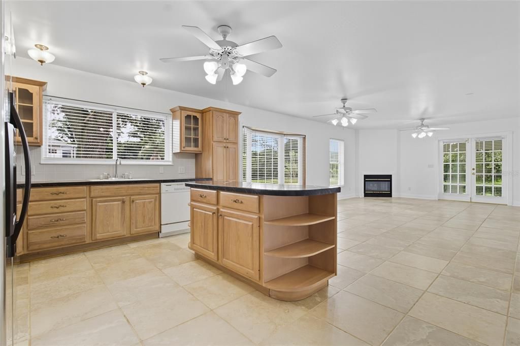 Active With Contract: $365,000 (3 beds, 2 baths, 2288 Square Feet)