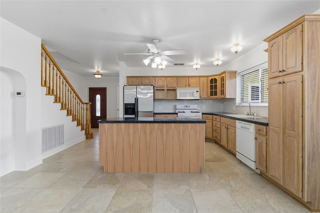 Active With Contract: $365,000 (3 beds, 2 baths, 2288 Square Feet)