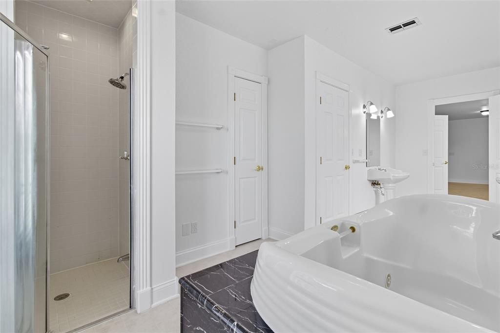 Active With Contract: $365,000 (3 beds, 2 baths, 2288 Square Feet)