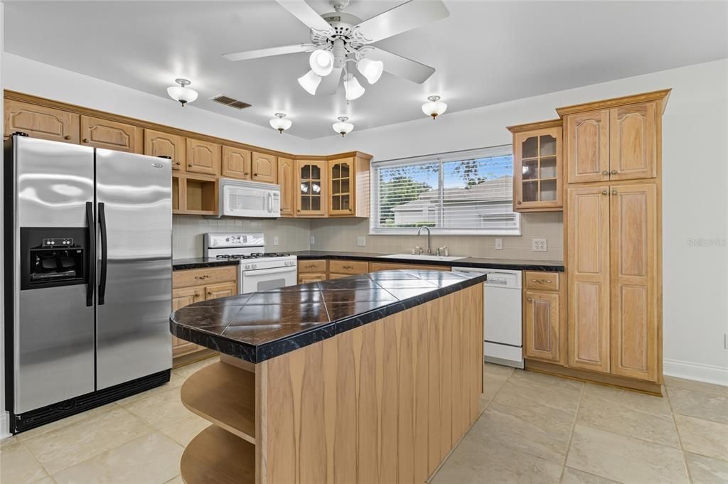 Active With Contract: $365,000 (3 beds, 2 baths, 2288 Square Feet)