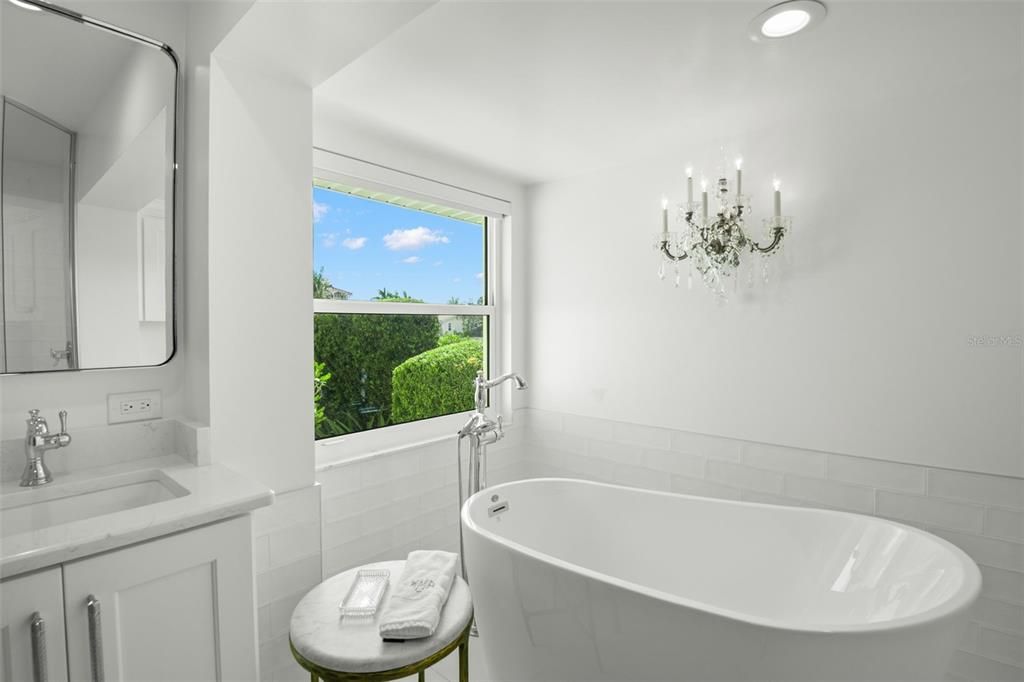 Под контрактом: $1,795,000 (3 спален, 2 ванн, 2229 Квадратных фут)