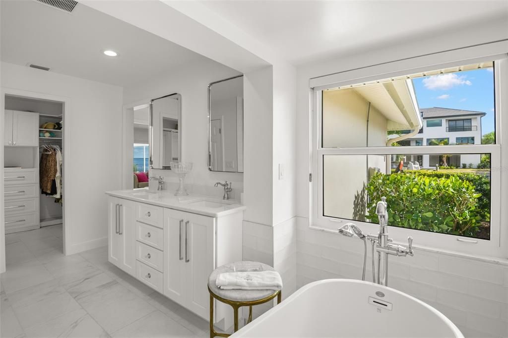 Под контрактом: $1,795,000 (3 спален, 2 ванн, 2229 Квадратных фут)