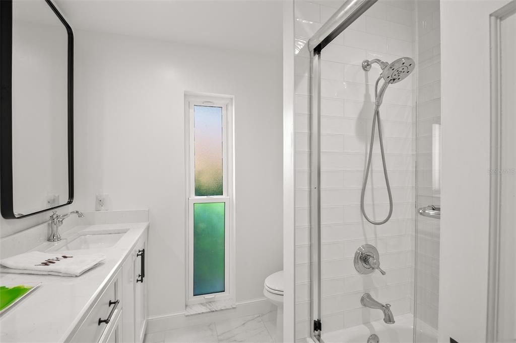 Под контрактом: $1,795,000 (3 спален, 2 ванн, 2229 Квадратных фут)