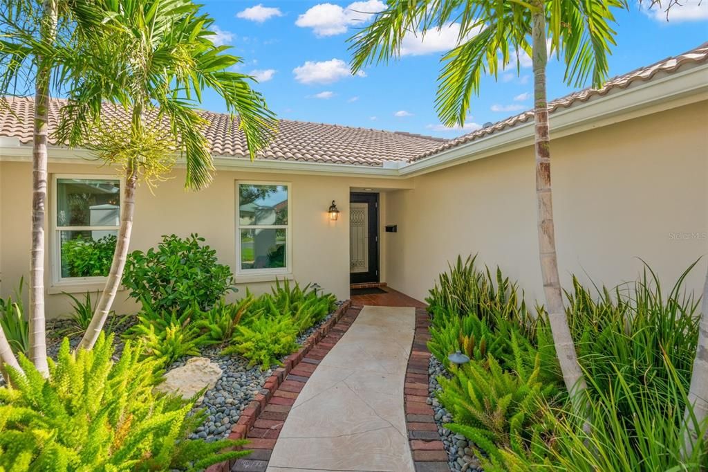 Под контрактом: $1,795,000 (3 спален, 2 ванн, 2229 Квадратных фут)