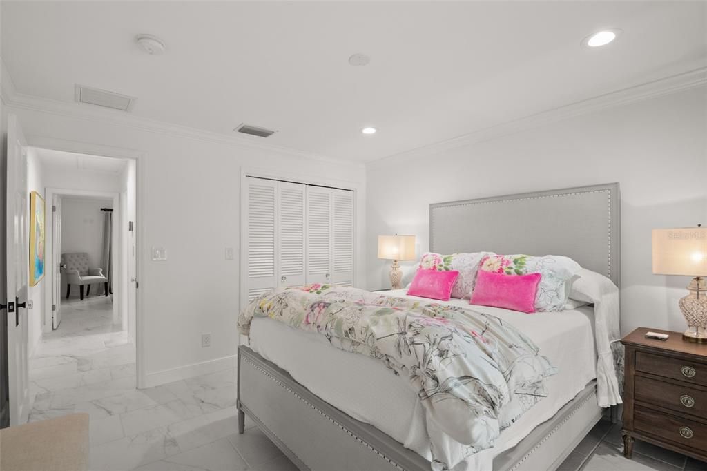 Под контрактом: $1,795,000 (3 спален, 2 ванн, 2229 Квадратных фут)