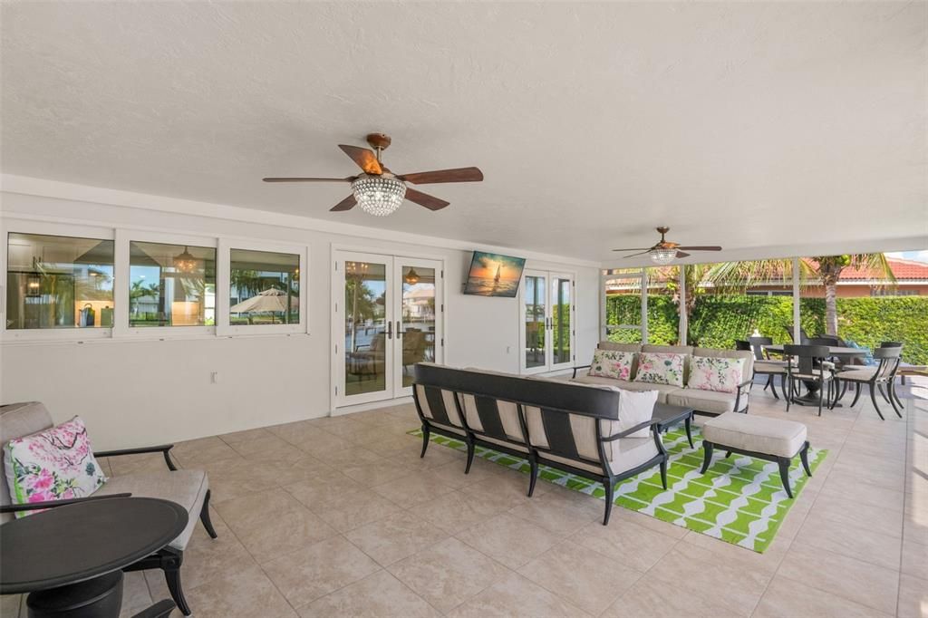 Под контрактом: $1,795,000 (3 спален, 2 ванн, 2229 Квадратных фут)