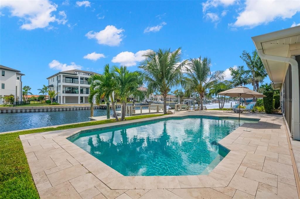 Под контрактом: $1,795,000 (3 спален, 2 ванн, 2229 Квадратных фут)