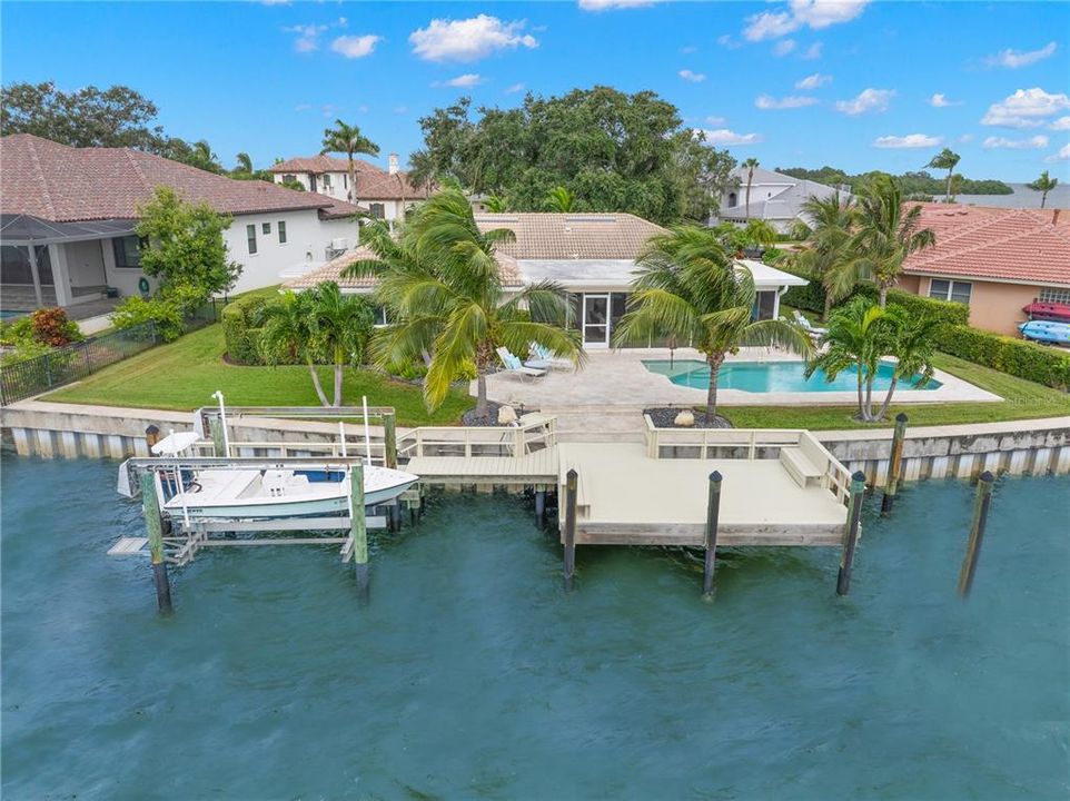 Под контрактом: $1,795,000 (3 спален, 2 ванн, 2229 Квадратных фут)