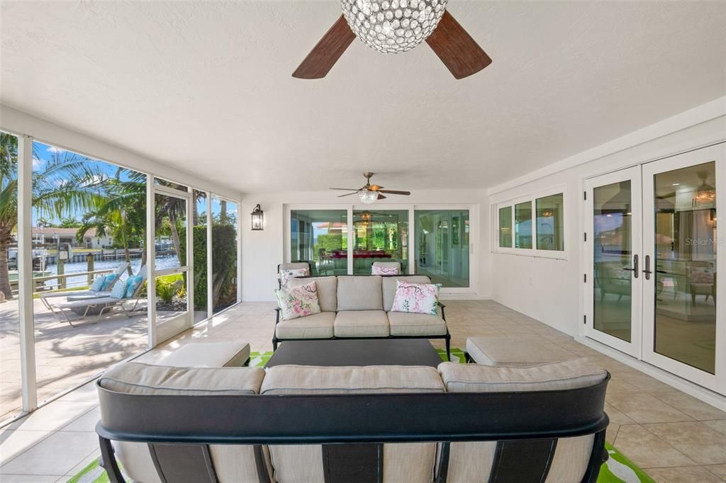 Под контрактом: $1,795,000 (3 спален, 2 ванн, 2229 Квадратных фут)