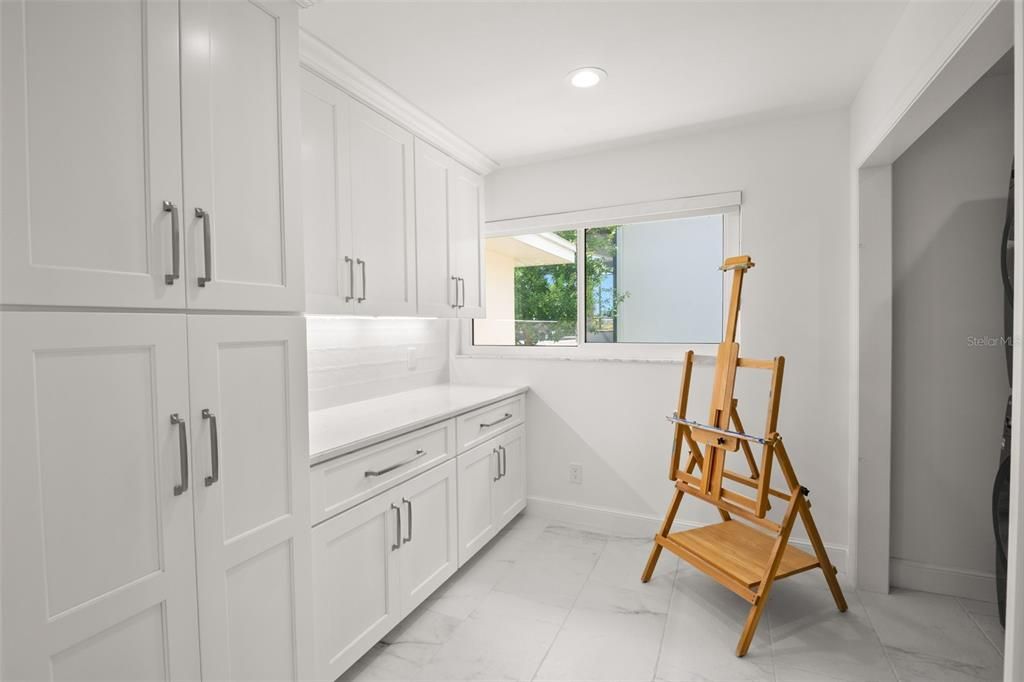 Под контрактом: $1,795,000 (3 спален, 2 ванн, 2229 Квадратных фут)