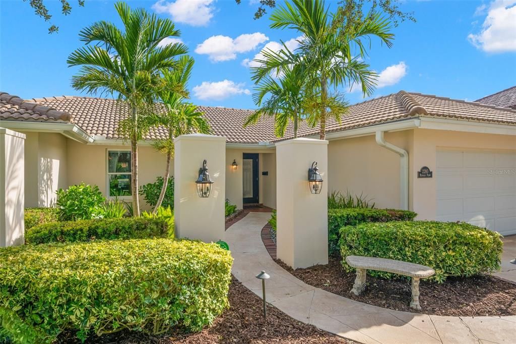 Под контрактом: $1,795,000 (3 спален, 2 ванн, 2229 Квадратных фут)