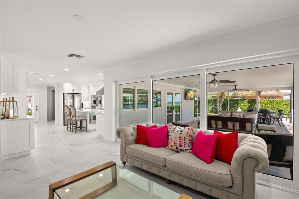 Под контрактом: $1,795,000 (3 спален, 2 ванн, 2229 Квадратных фут)