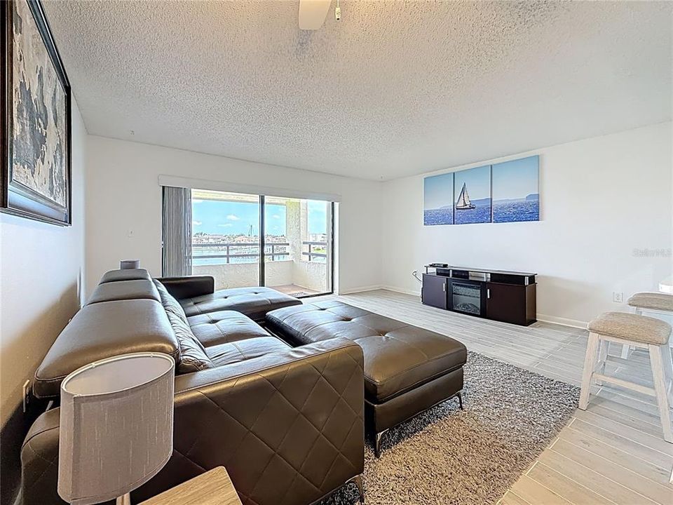 В аренду: $2,350 (1 спален, 1 ванн, 790 Квадратных фут)