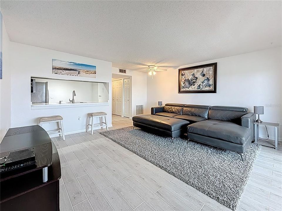 В аренду: $2,350 (1 спален, 1 ванн, 790 Квадратных фут)