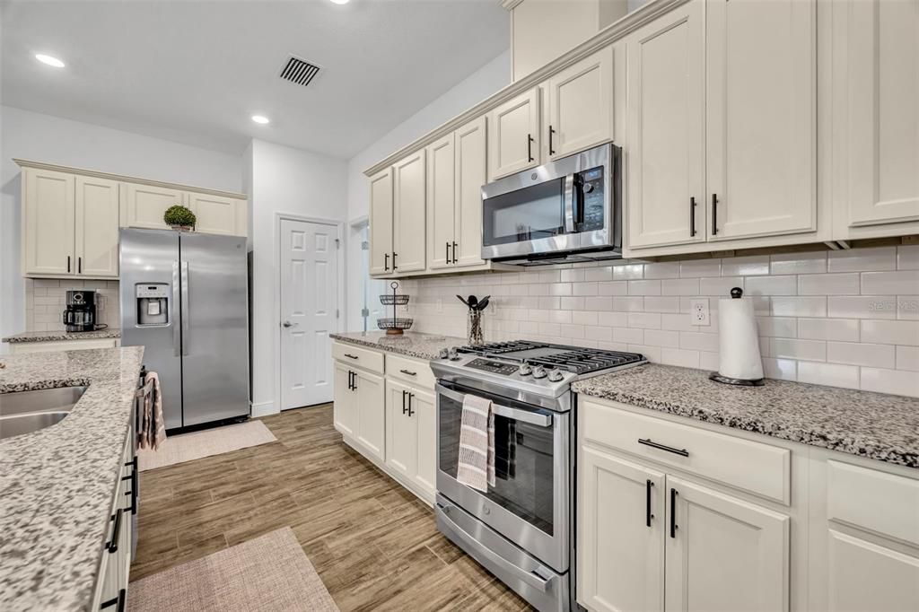 For Sale: $363,000 (3 beds, 2 baths, 1644 Square Feet)