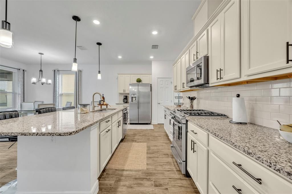 For Sale: $363,000 (3 beds, 2 baths, 1644 Square Feet)