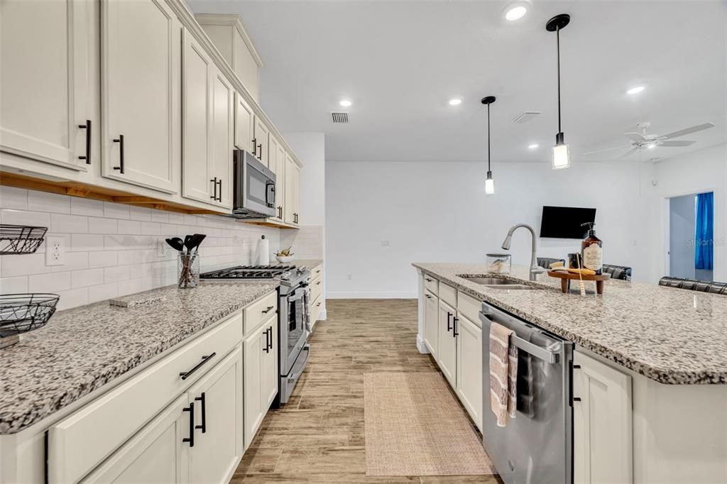 For Sale: $363,000 (3 beds, 2 baths, 1644 Square Feet)