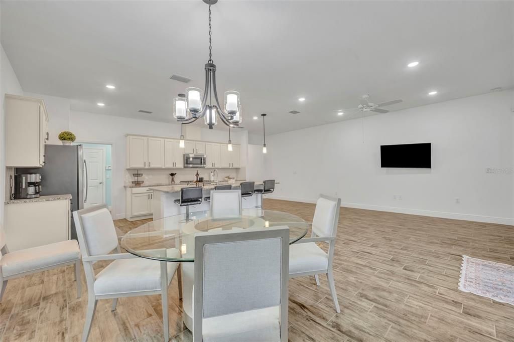 For Sale: $363,000 (3 beds, 2 baths, 1644 Square Feet)