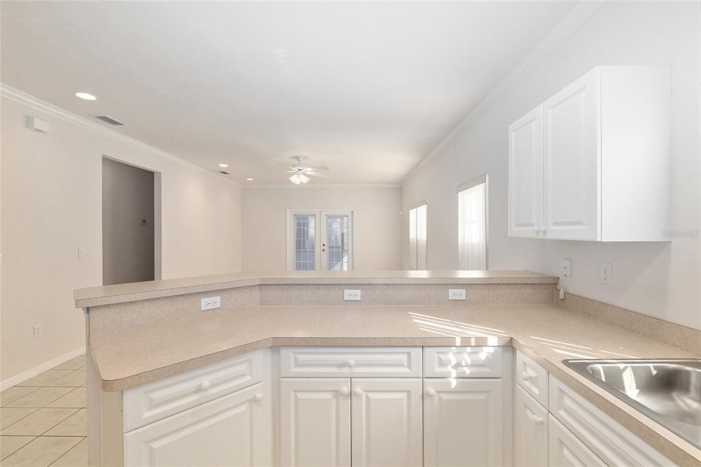 待售: $230,000 (2 贝兹, 2 浴室, 1207 平方英尺)