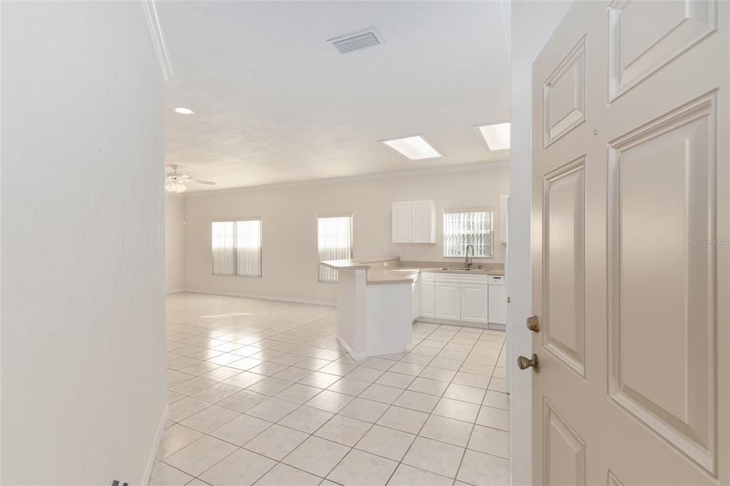 待售: $230,000 (2 贝兹, 2 浴室, 1207 平方英尺)