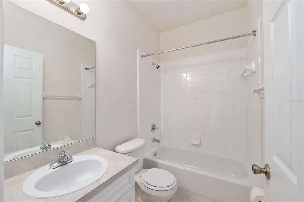 待售: $230,000 (2 贝兹, 2 浴室, 1207 平方英尺)