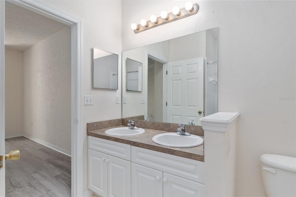 待售: $230,000 (2 贝兹, 2 浴室, 1207 平方英尺)