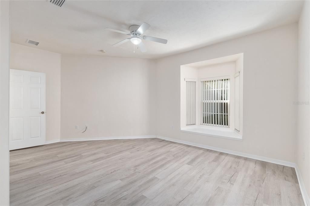 待售: $230,000 (2 贝兹, 2 浴室, 1207 平方英尺)