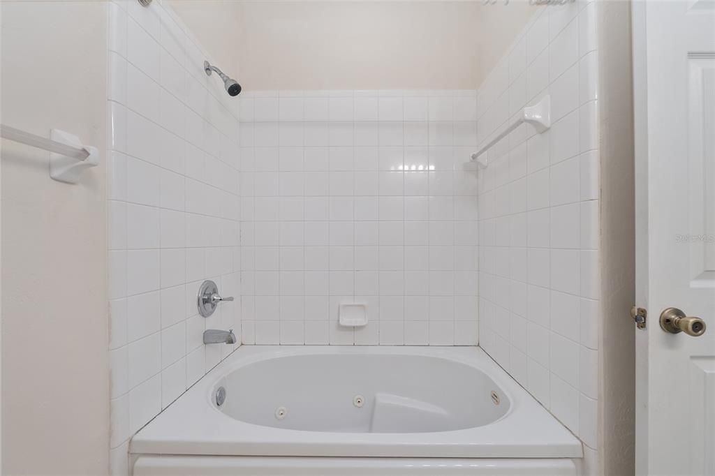 待售: $230,000 (2 贝兹, 2 浴室, 1207 平方英尺)