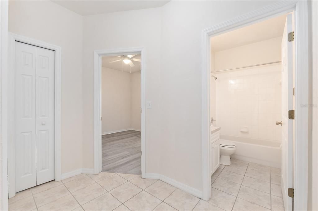 待售: $230,000 (2 贝兹, 2 浴室, 1207 平方英尺)