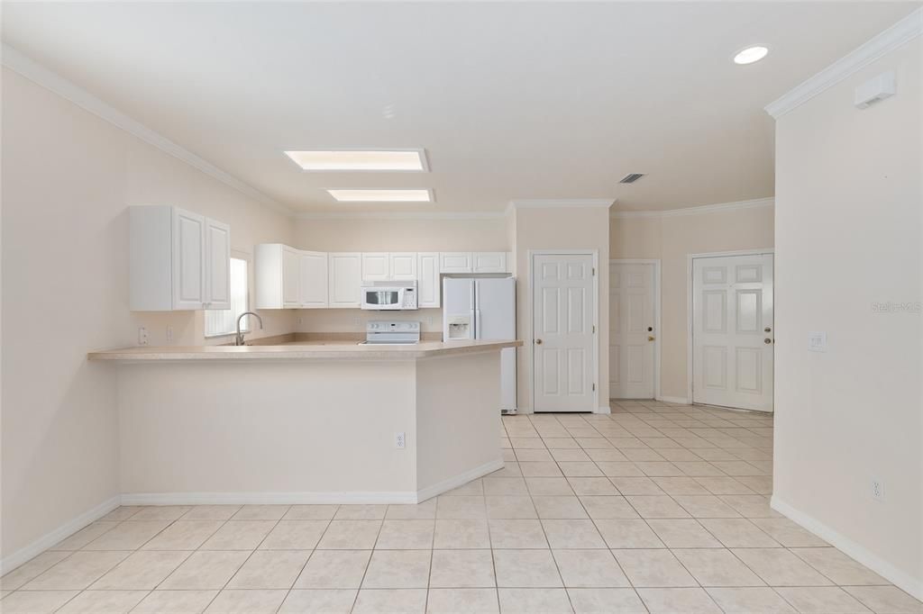 待售: $230,000 (2 贝兹, 2 浴室, 1207 平方英尺)