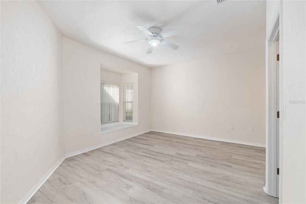 待售: $230,000 (2 贝兹, 2 浴室, 1207 平方英尺)