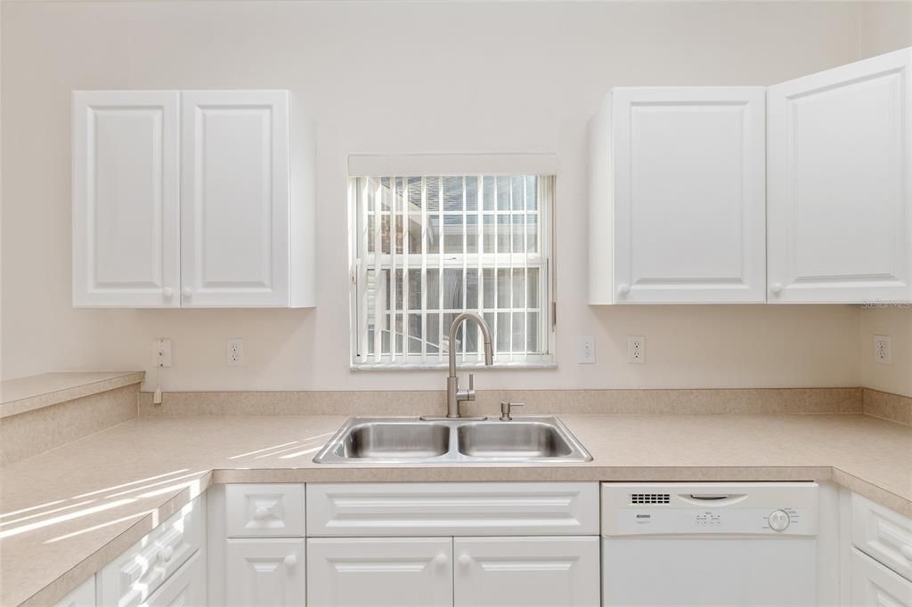 待售: $230,000 (2 贝兹, 2 浴室, 1207 平方英尺)