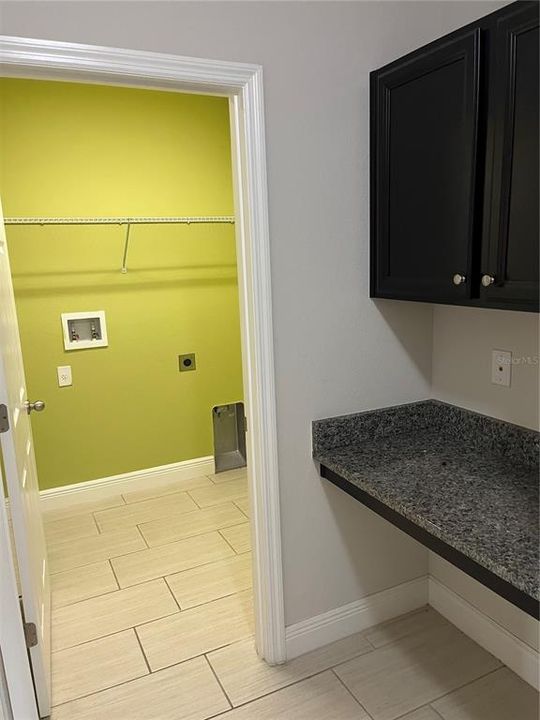 合同活跃: $349,900 (4 贝兹, 2 浴室, 1927 平方英尺)