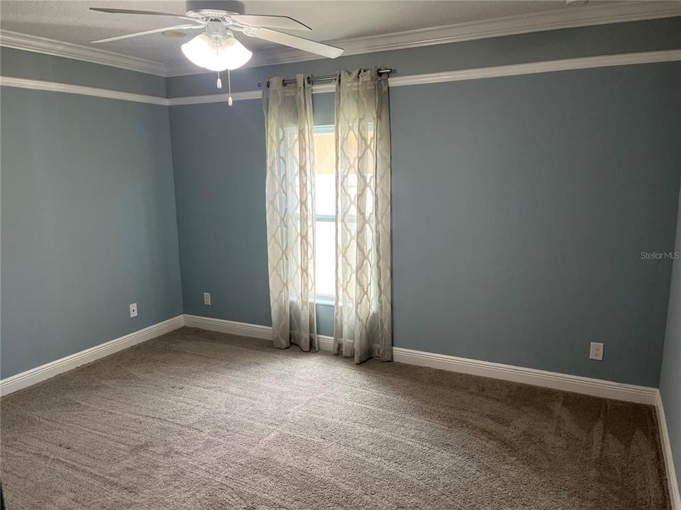 合同活跃: $349,900 (4 贝兹, 2 浴室, 1927 平方英尺)