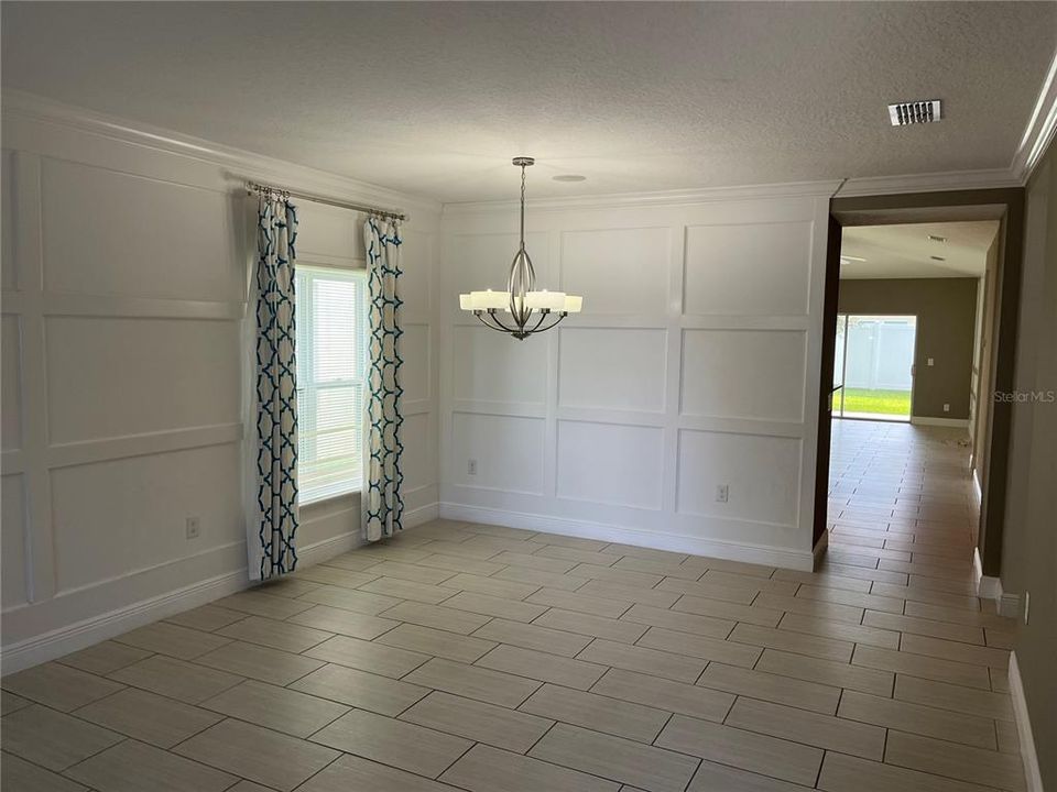 合同活跃: $349,900 (4 贝兹, 2 浴室, 1927 平方英尺)