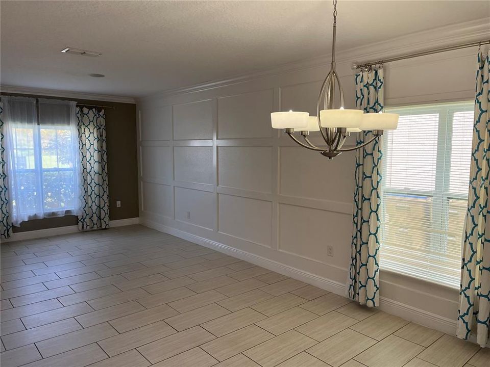 合同活跃: $349,900 (4 贝兹, 2 浴室, 1927 平方英尺)