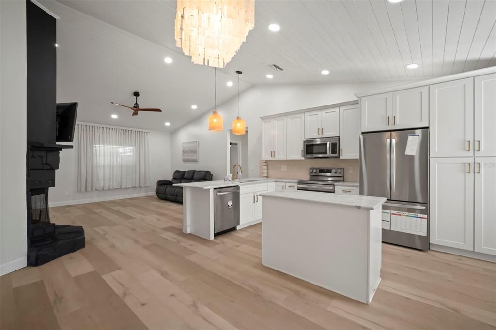 For Sale: $350,000 (3 beds, 2 baths, 1305 Square Feet)