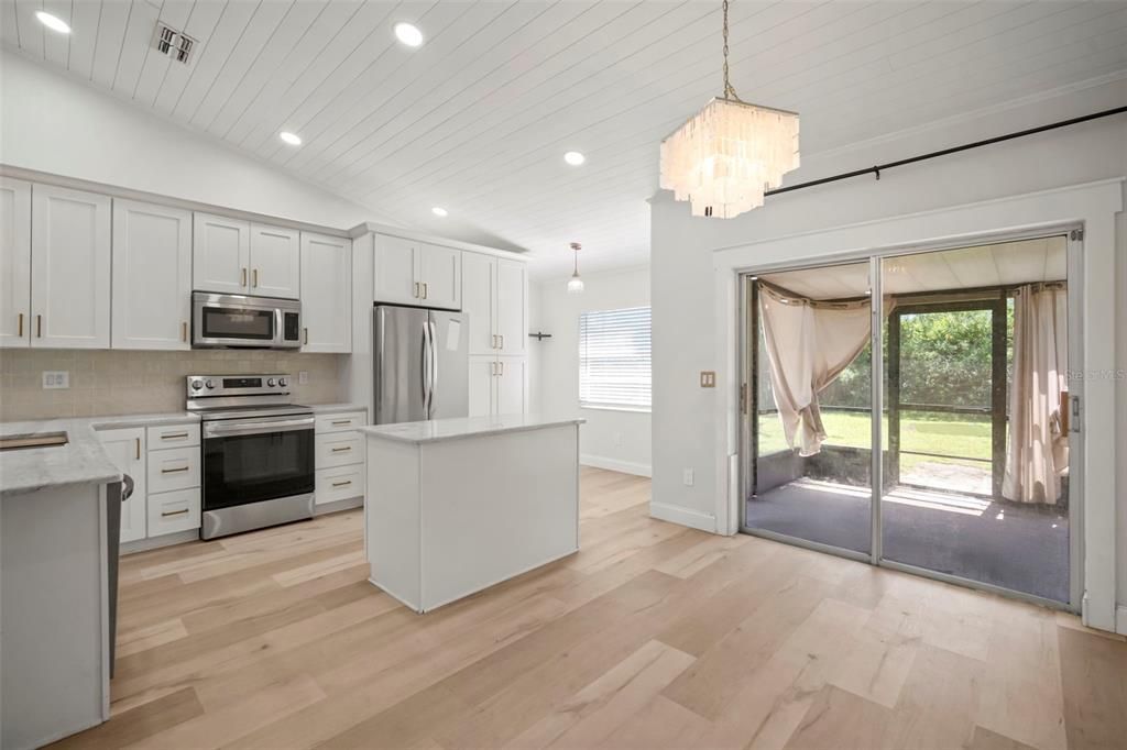 For Sale: $350,000 (3 beds, 2 baths, 1305 Square Feet)