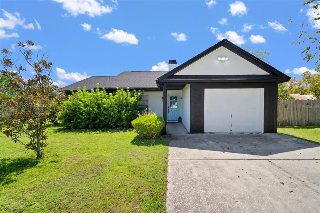 For Sale: $350,000 (3 beds, 2 baths, 1305 Square Feet)