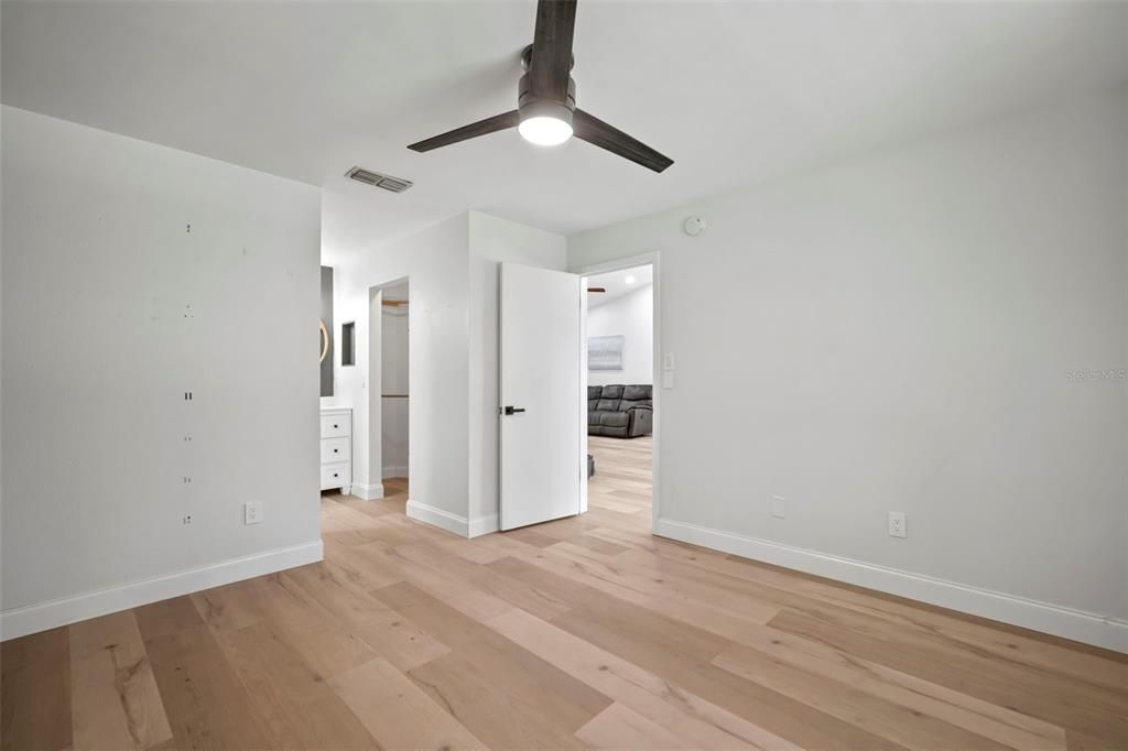 For Sale: $350,000 (3 beds, 2 baths, 1305 Square Feet)