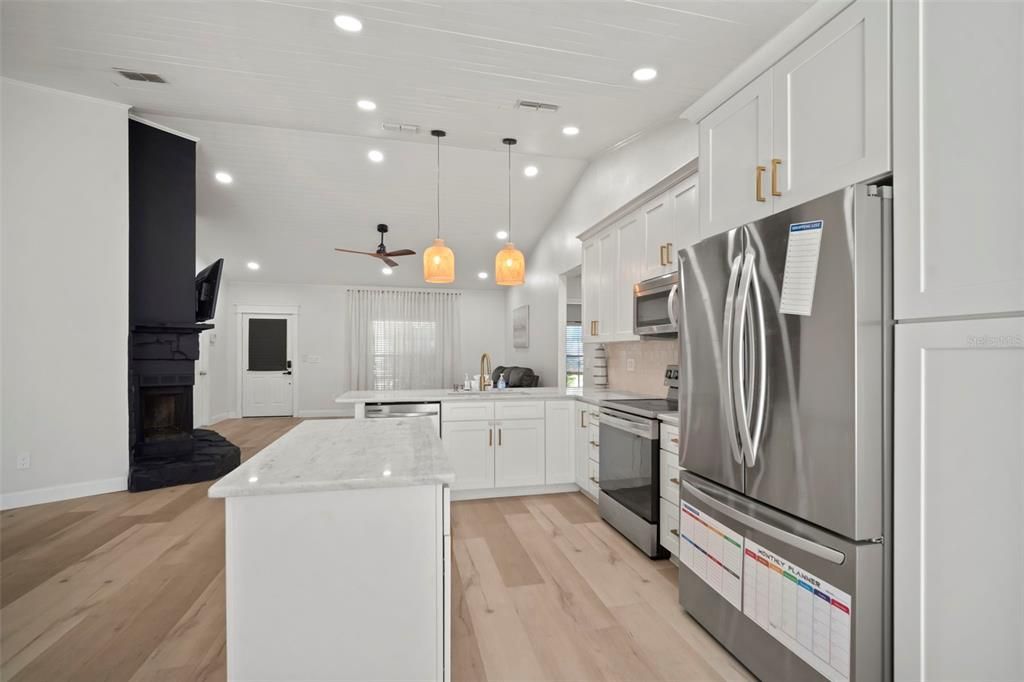 For Sale: $350,000 (3 beds, 2 baths, 1305 Square Feet)