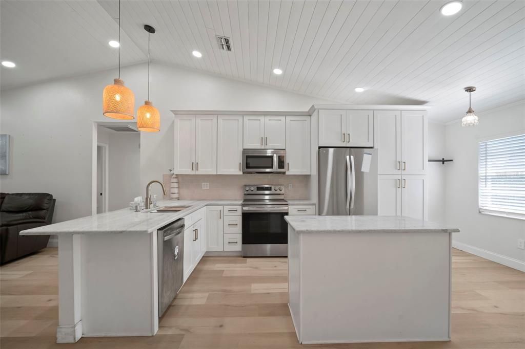 For Sale: $350,000 (3 beds, 2 baths, 1305 Square Feet)