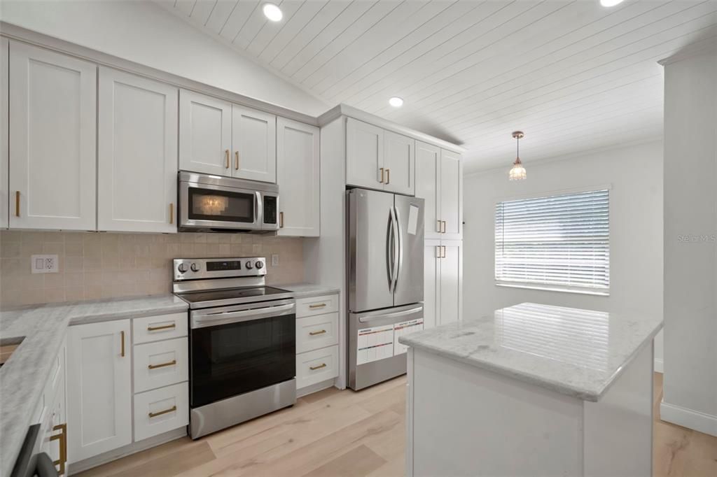 For Sale: $350,000 (3 beds, 2 baths, 1305 Square Feet)