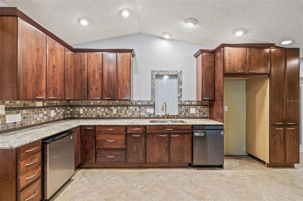 待售: $549,900 (4 贝兹, 2 浴室, 2786 平方英尺)