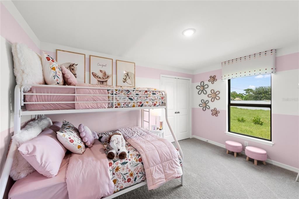 Activo con contrato: $284,990 (4 camas, 2 baños, 1829 Pies cuadrados)