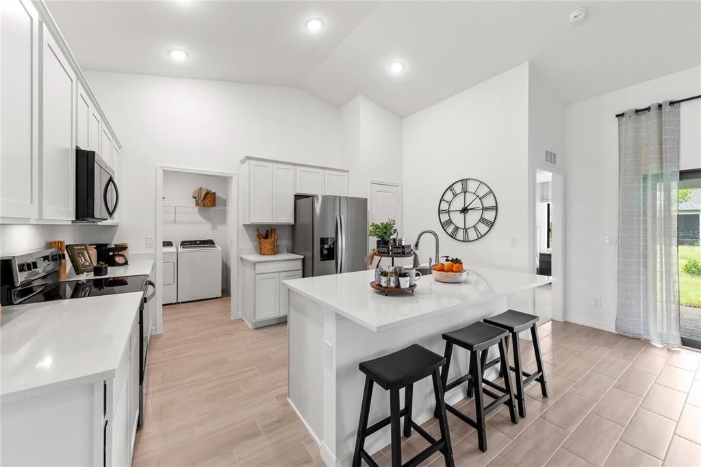 Activo con contrato: $284,990 (4 camas, 2 baños, 1829 Pies cuadrados)